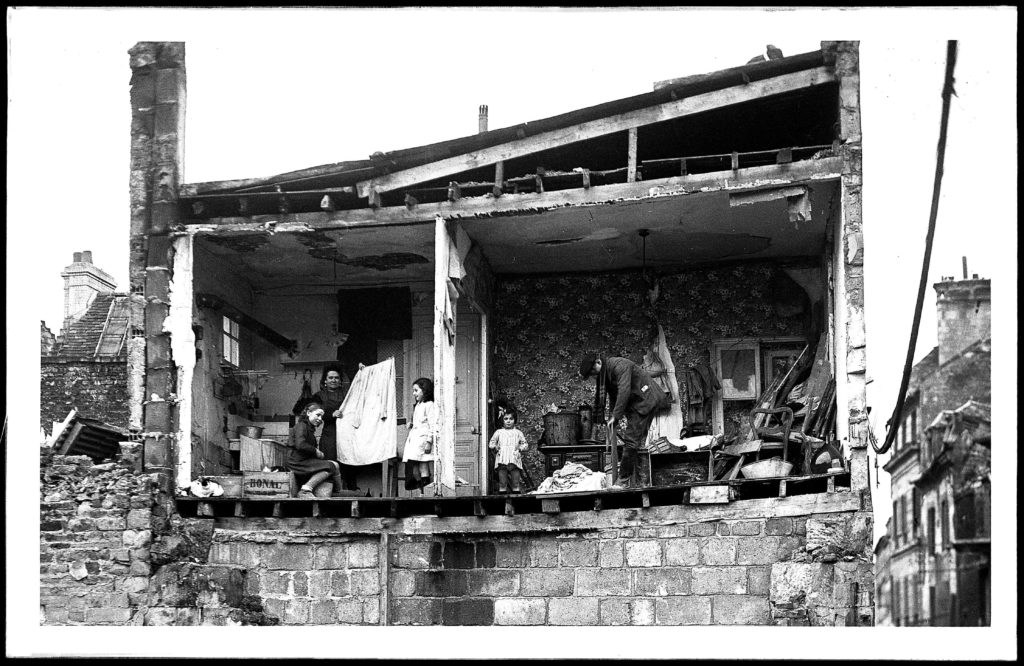 AD14-5Fi:6-Eté 1944, les familles caennaises sous les bombes